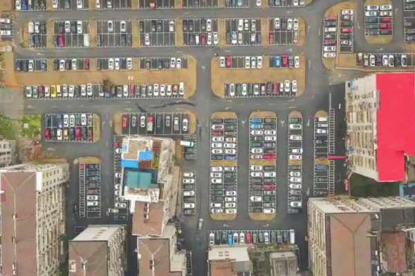 小車位里的民生答卷：漢壽2.6萬個(gè)公共車位免費(fèi)開放背后的治理實(shí)踐